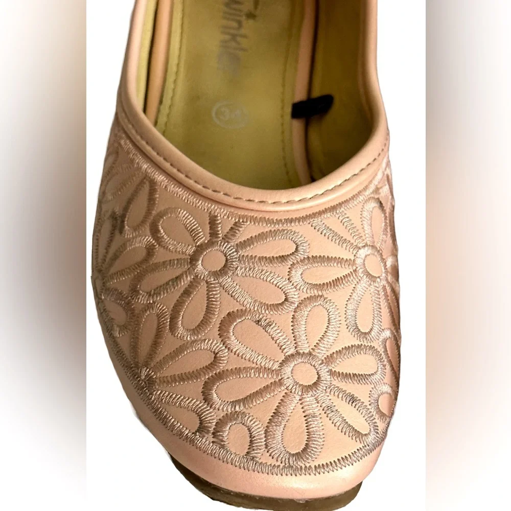 Big Girl Embroidered Flower Decor Princess Ballerina Flats US 2 (Gently USED)
